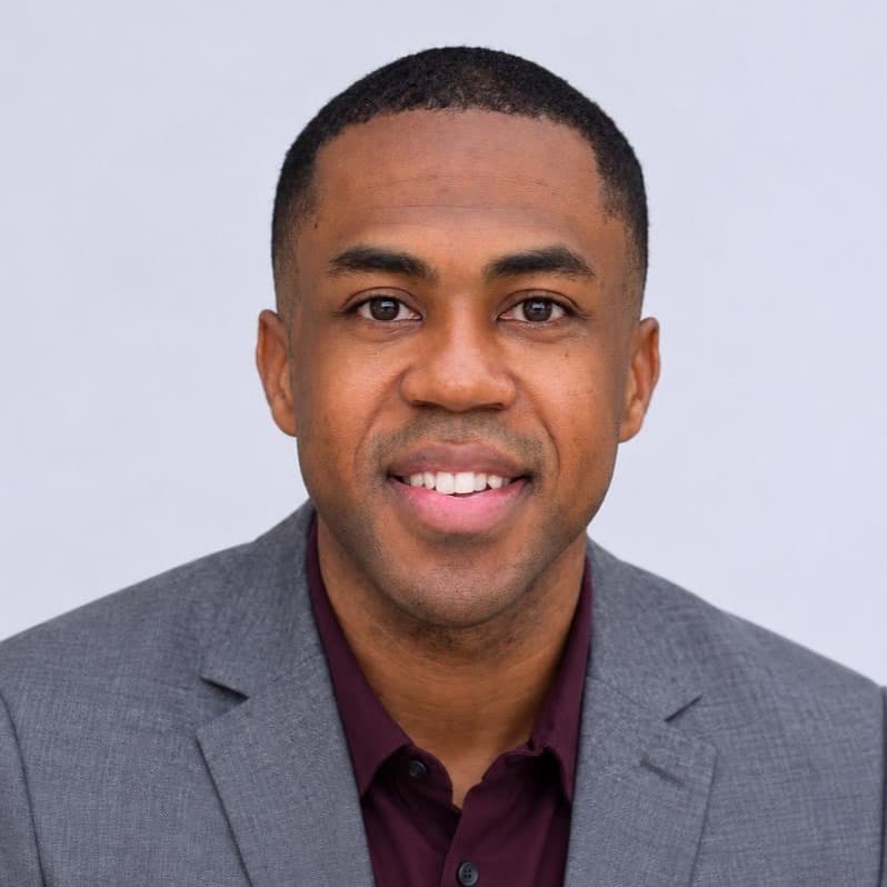 Alex Flowers headshot